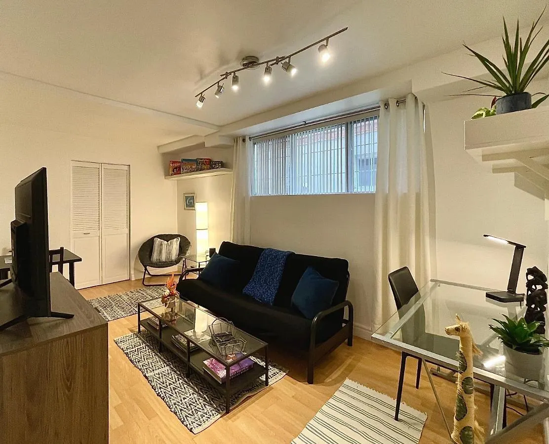 Cozy Apartment In Great Central Location With Free Parking - 31 Night Minimum Montreal