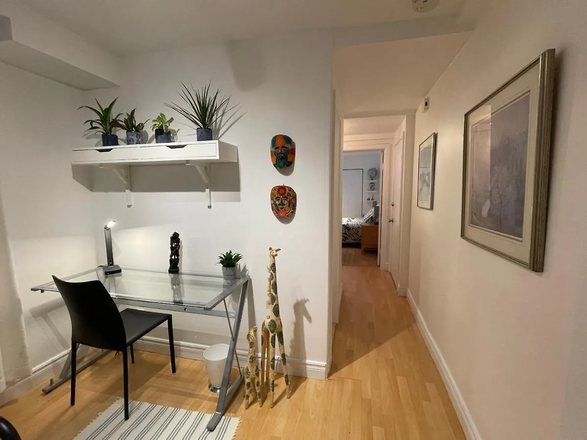 Cozy Apartment In Great Central Location With Free Parking - 31 Night Minimum Montreal