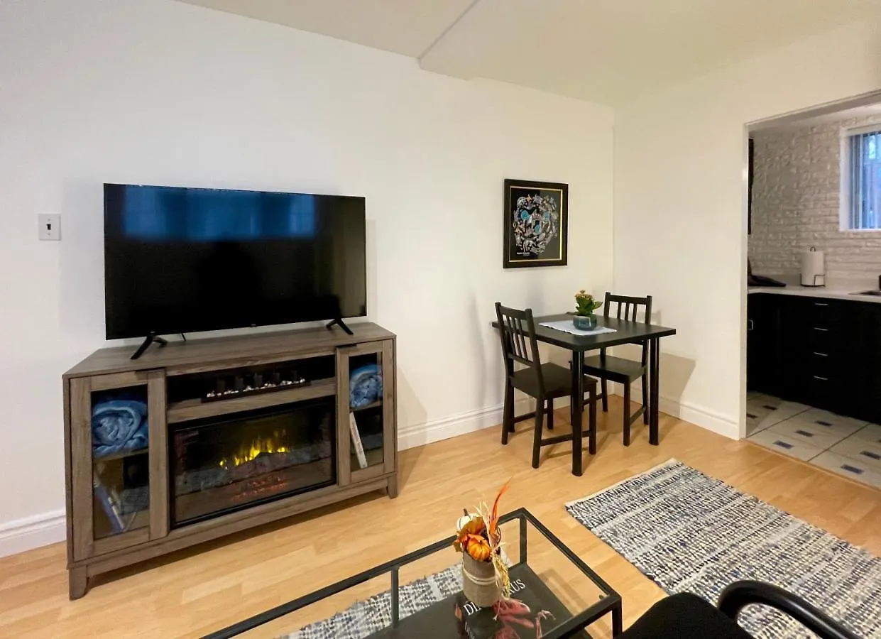 Cozy Apartment In Great Central Location With Free Parking - 31 Night Minimum Montreal Canada