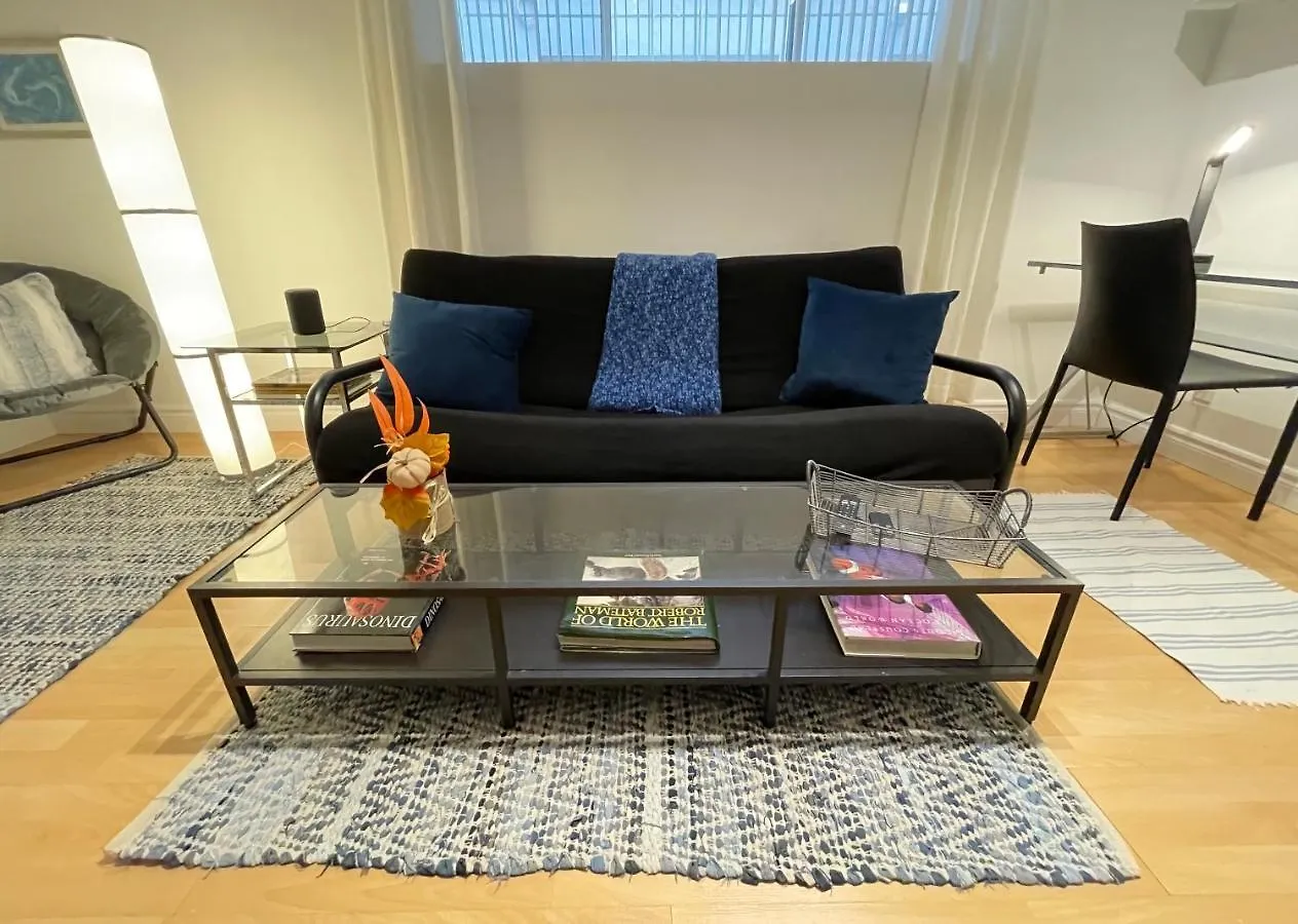 Cozy Apartment In Great Central Location With Free Parking - 31 Night Minimum Montreal