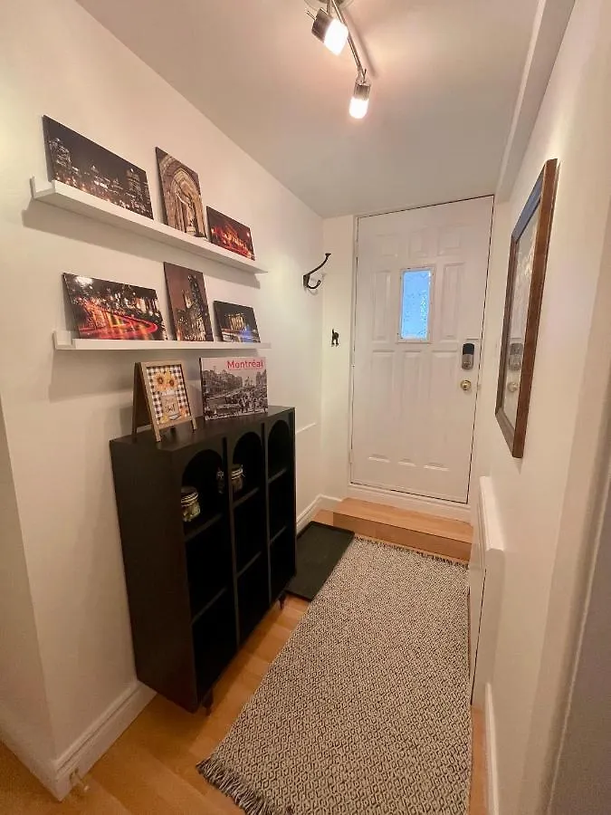 Cozy Apartment In Great Central Location With Free Parking - 31 Night Minimum Montreal 0*,