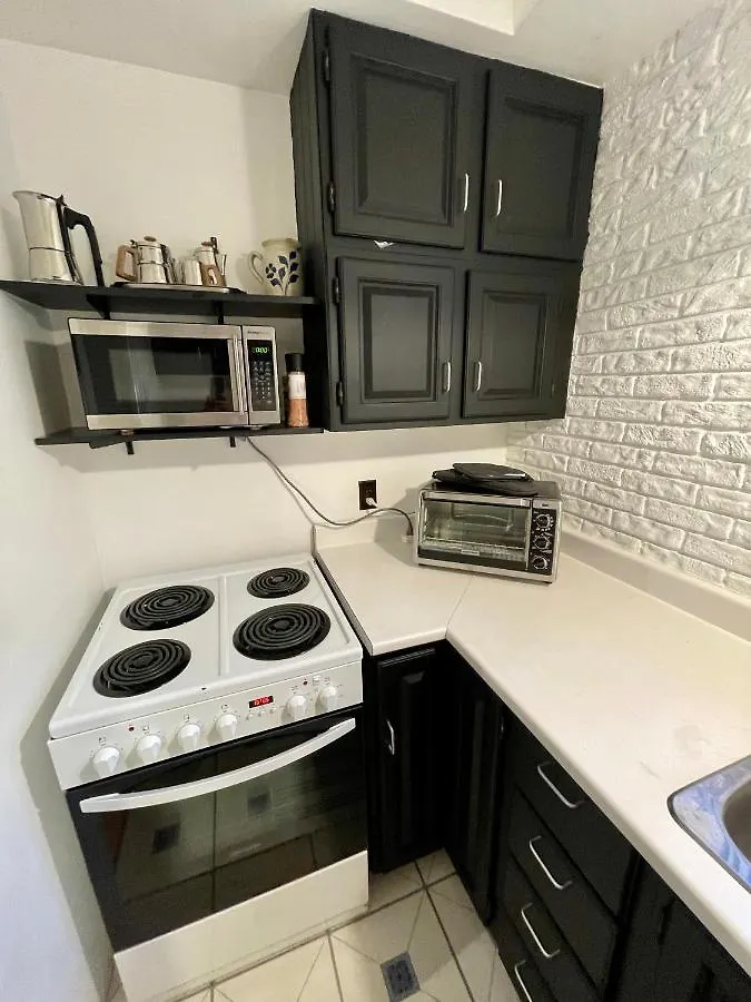 Cozy Apartment In Great Central Location With Free Parking - 31 Night Minimum Montreal 0*,  Canada